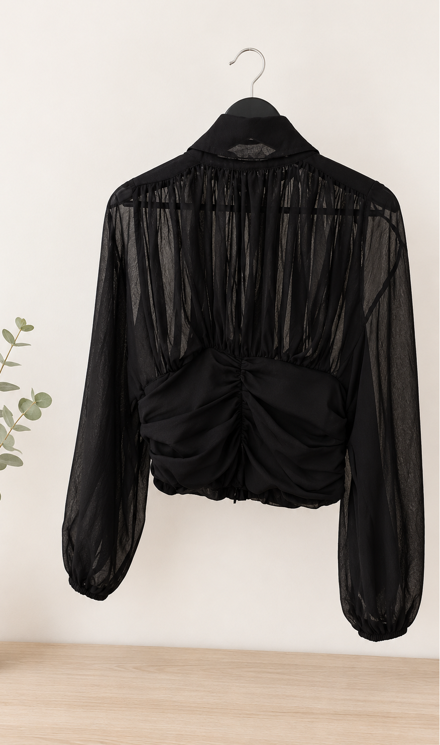 Blouse Noire à col montant