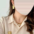 Boucles d’oreille Floral - dorées à clip en acier inoxydable