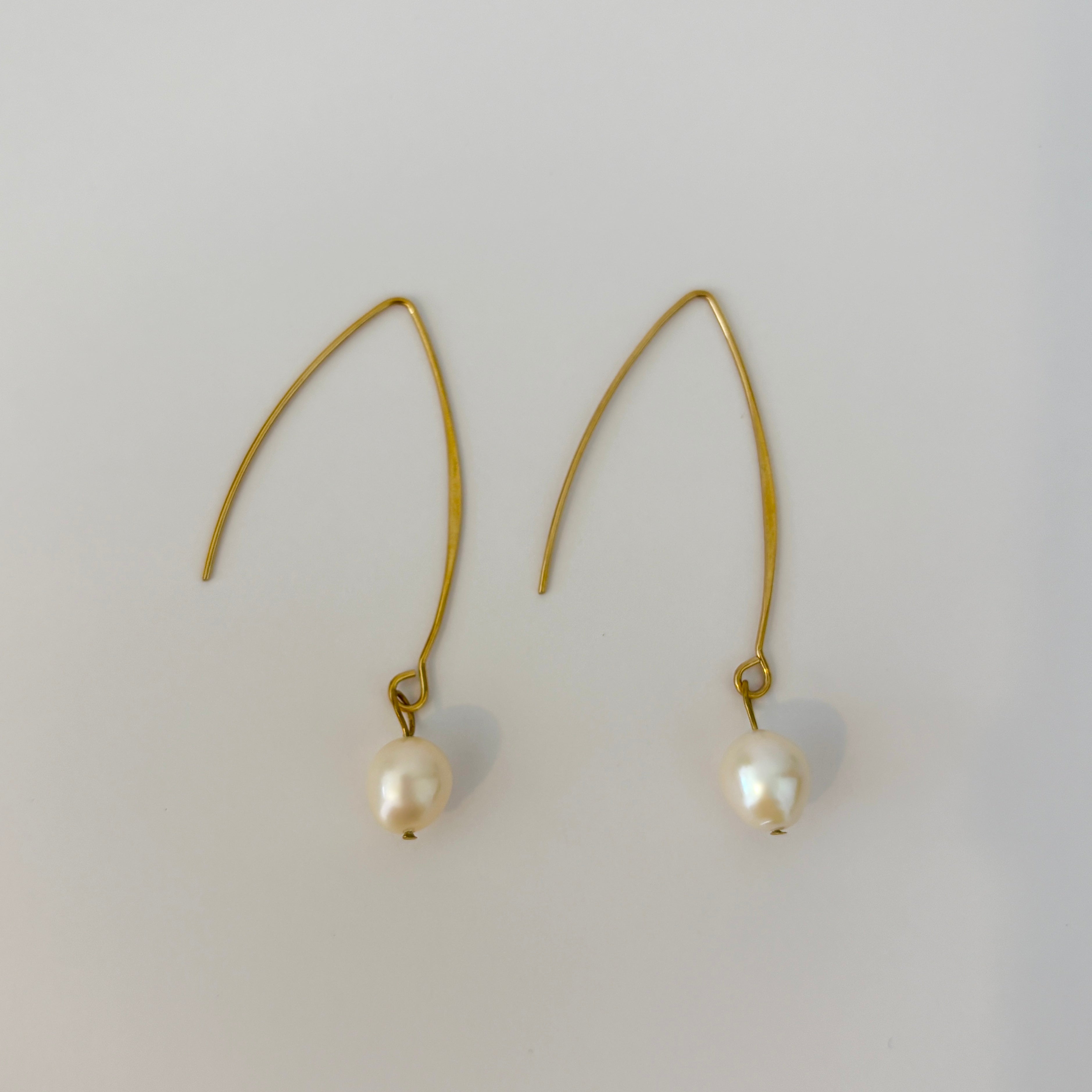 Boucles d'oreilles dorées avec perles d'eau douce en acier inoxydable -Fait main
