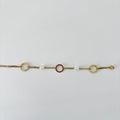 Bracelet Nora - bracelet double chaîne dorée avec anneaux ronds et perles blanches en acier inoxydable