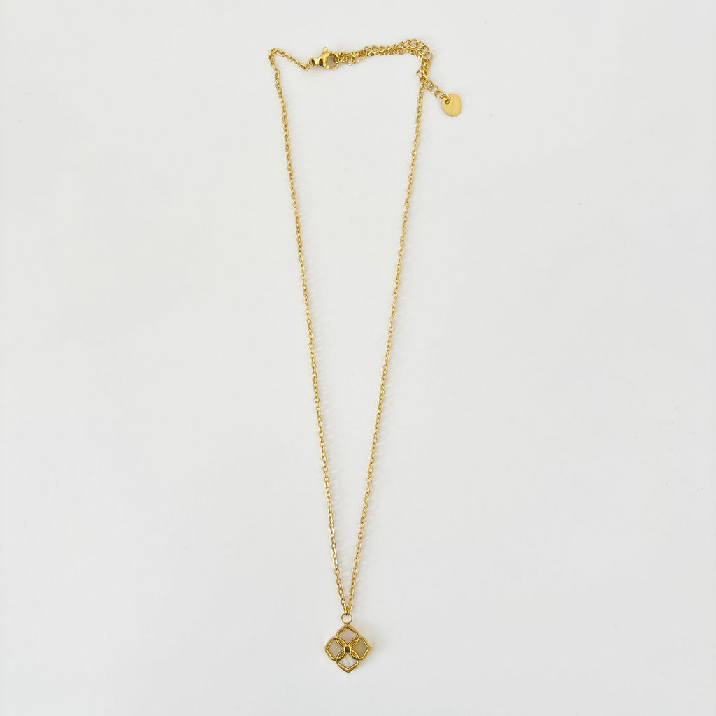 Collier fleur nacre doré en acier inoxydable