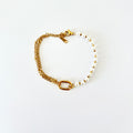 Bracelet Perla - perles blanches et chaines dorées