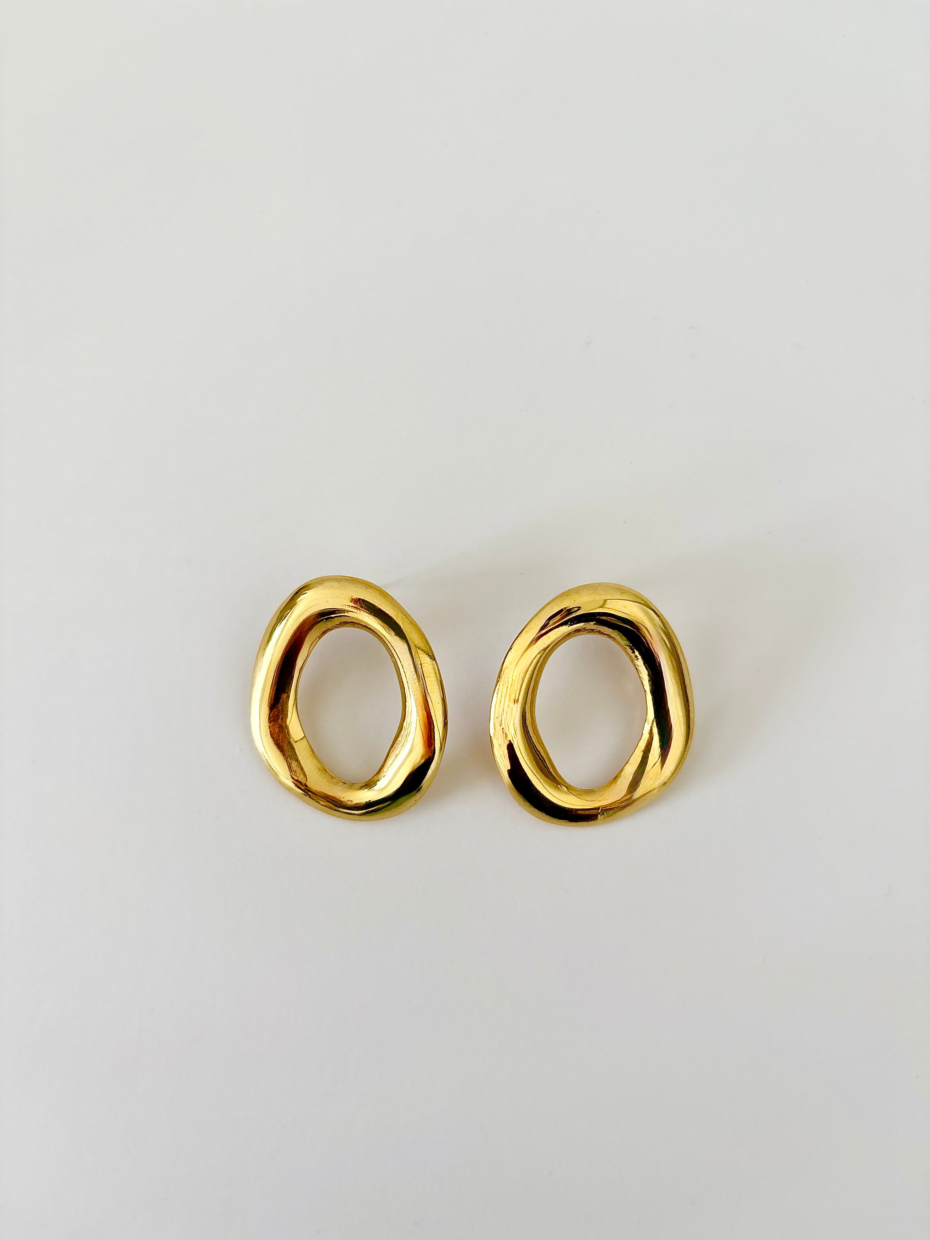 Boucles d’oreilles Elia - boucles d'oreilles dorées rondes évidées en acier inoxydable